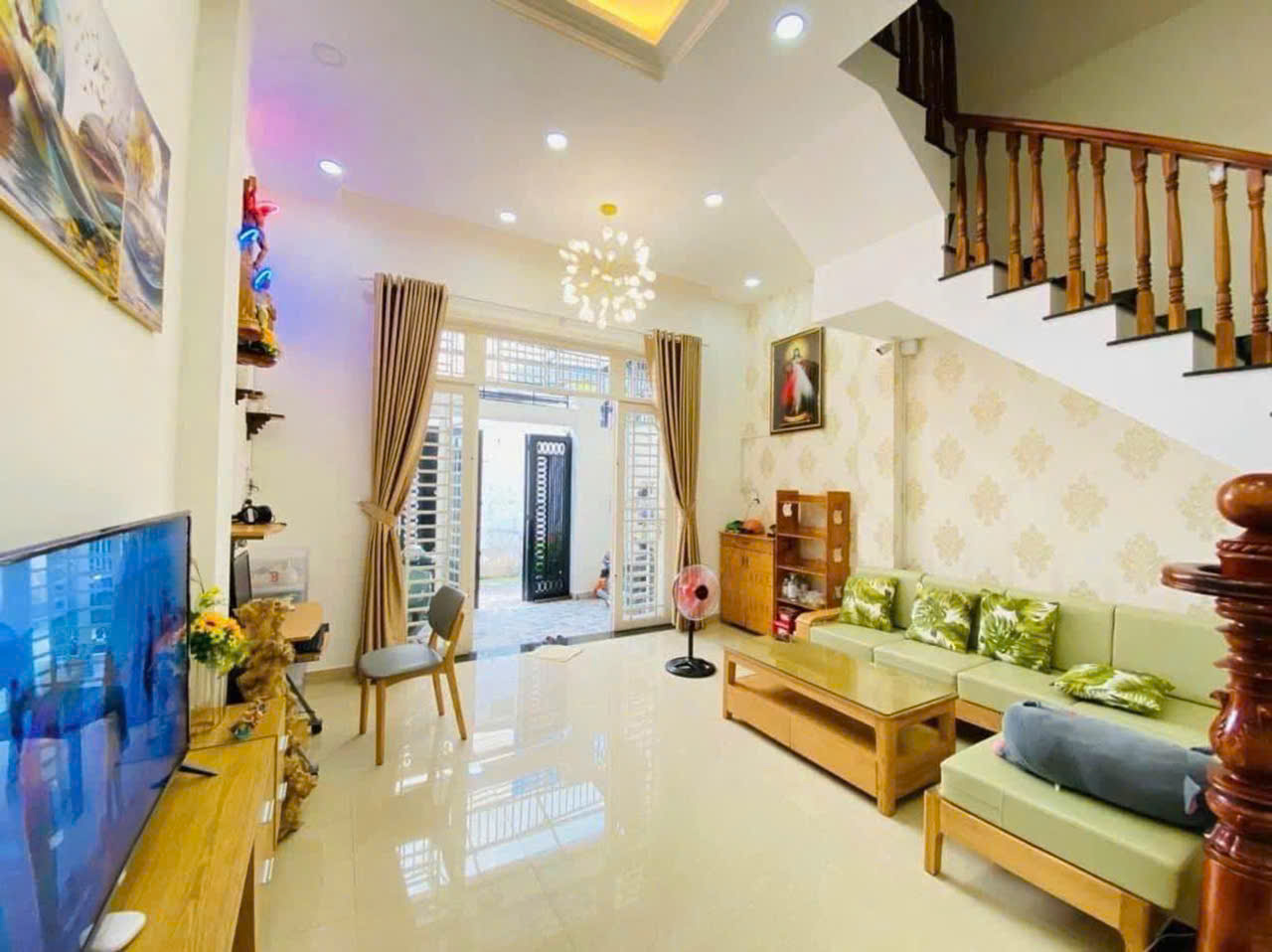 CHỦ GẤP BÁN GIẢM 200TR – NHÀ ĐẸP 3 TẦNG SÁT GIGAMALL & ĐH LUẬT – ĐƯỜNG XE Ô TÔ 🔥
